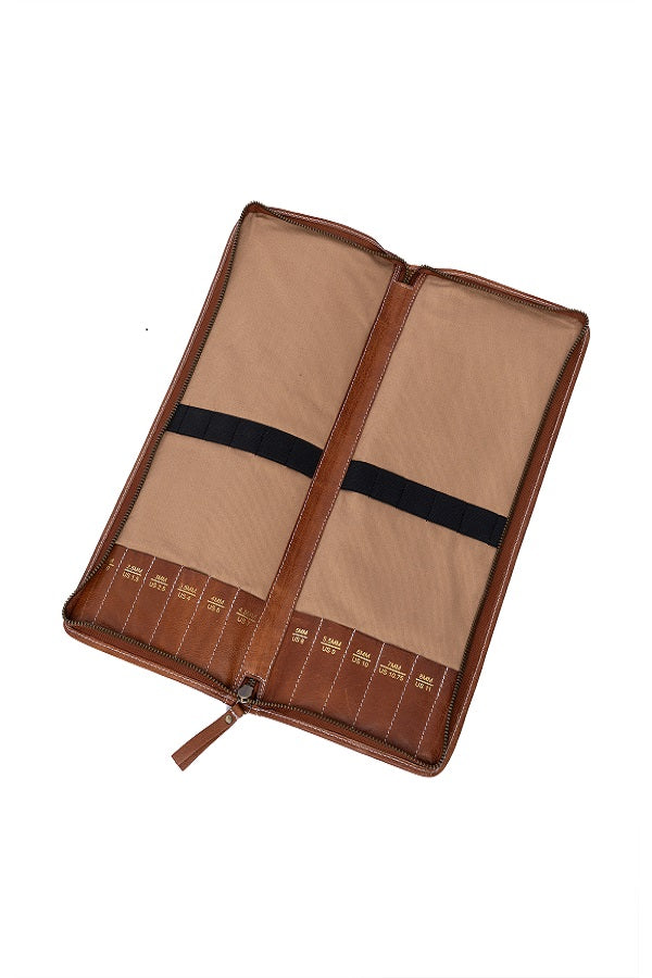Redesign Project 113 needle case, handcrafted in premium leather. For 35 cm jumper needles - Walnut open view
