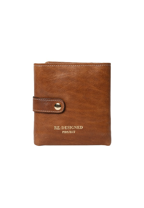 Redesigned Project 34 handcrafted in premium leather. Keep you interchangeable needles organised - Walnut