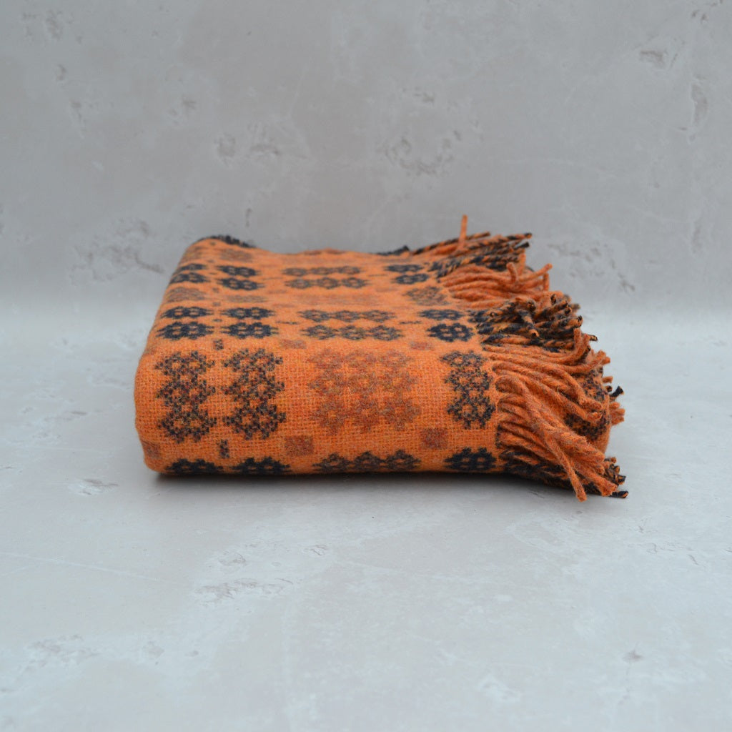 TirGlas Welsh blanket - Pierhead. 100% Pure New British Wool: Experience softness, warmth, and natural breathability