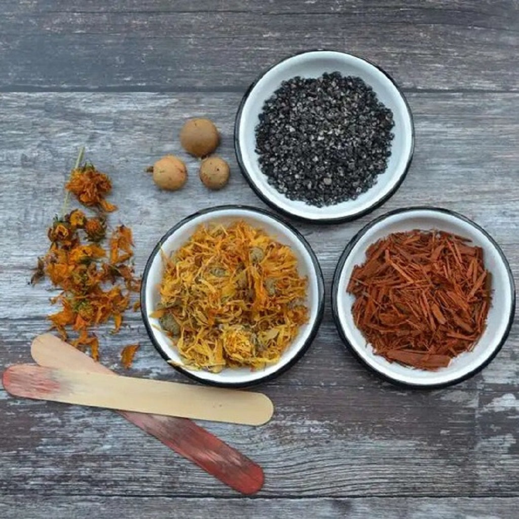One-day natural dye workshop in north Pembrokeshire introduces you to hand dyeing cellulose fibres – (plant fibres) cotton, linen, bamboo, hemp.