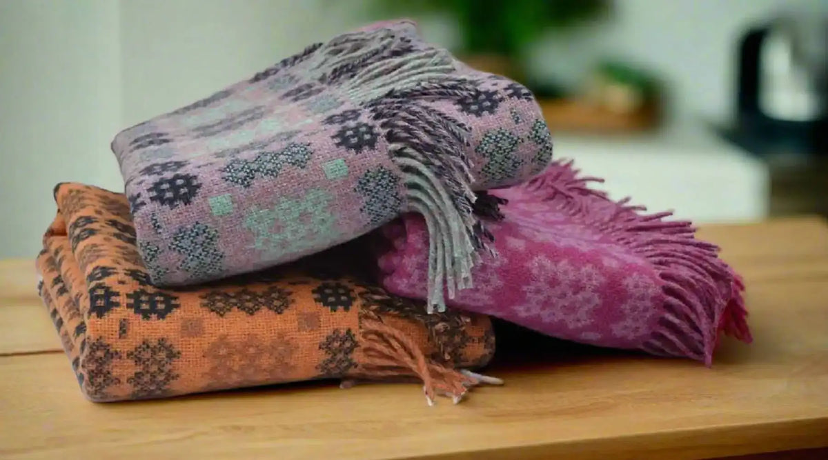Welsh Blankets UK. Authentic Welsh blankets for sale, woven in Wales and many with double cloth weaving producing fully reversible blankets