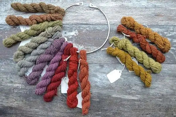 Natural dye workshop - dye circle - Set of colourful yarn skeins on a wooden surface