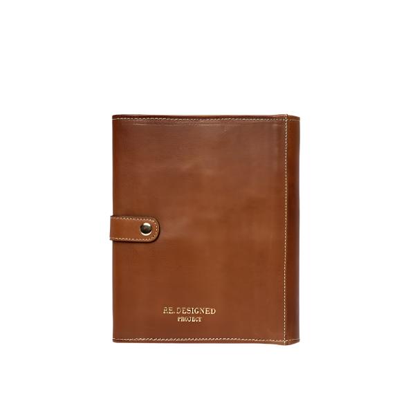 ReDesigned PROJECT 14 is an XL needle case for organising interchangeable circular knitting needles. Walnut