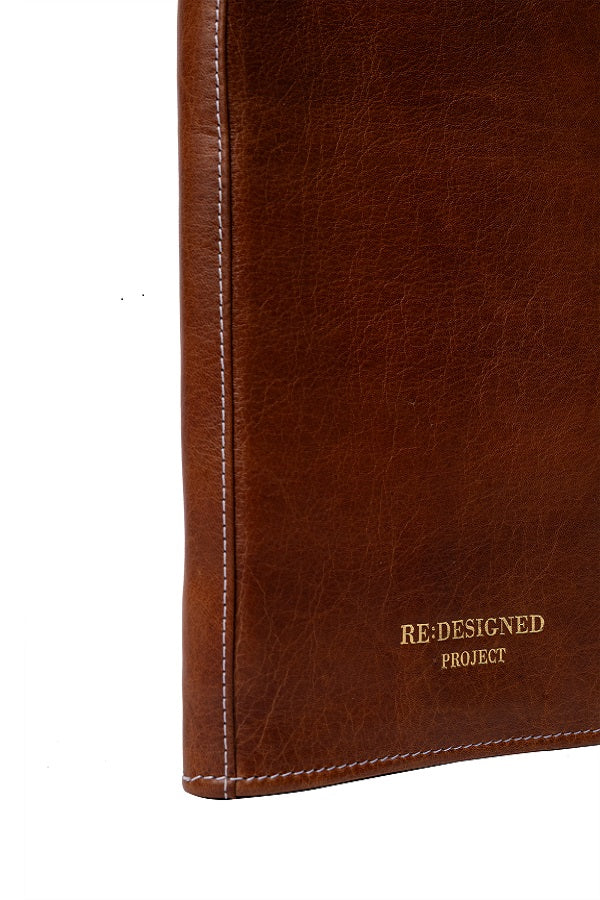 Redesigned Project 111 needle case is handcrafted from premium leather. Keep track of your jumper needles  - walnut 2