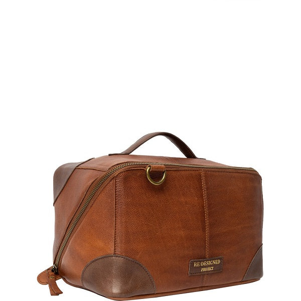 Redesigned 79 bag with cross body strap. Double zip, two spacious compartments and a removable zipped pocket inside. Walnut