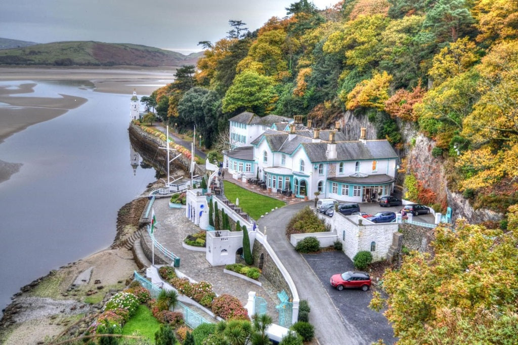 About Wales - Wales interest pages and articles. Songs, Welsh language, Welsh history