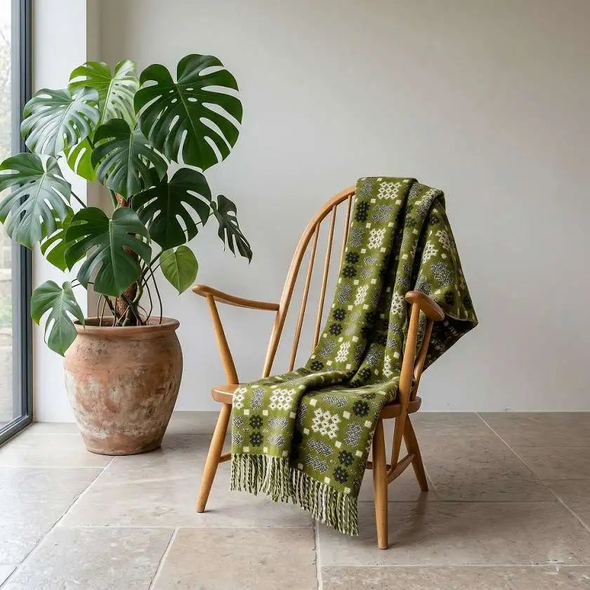 Welsh blankets - Cwm Elan in moss green with the Caernarfon portcullis pattern