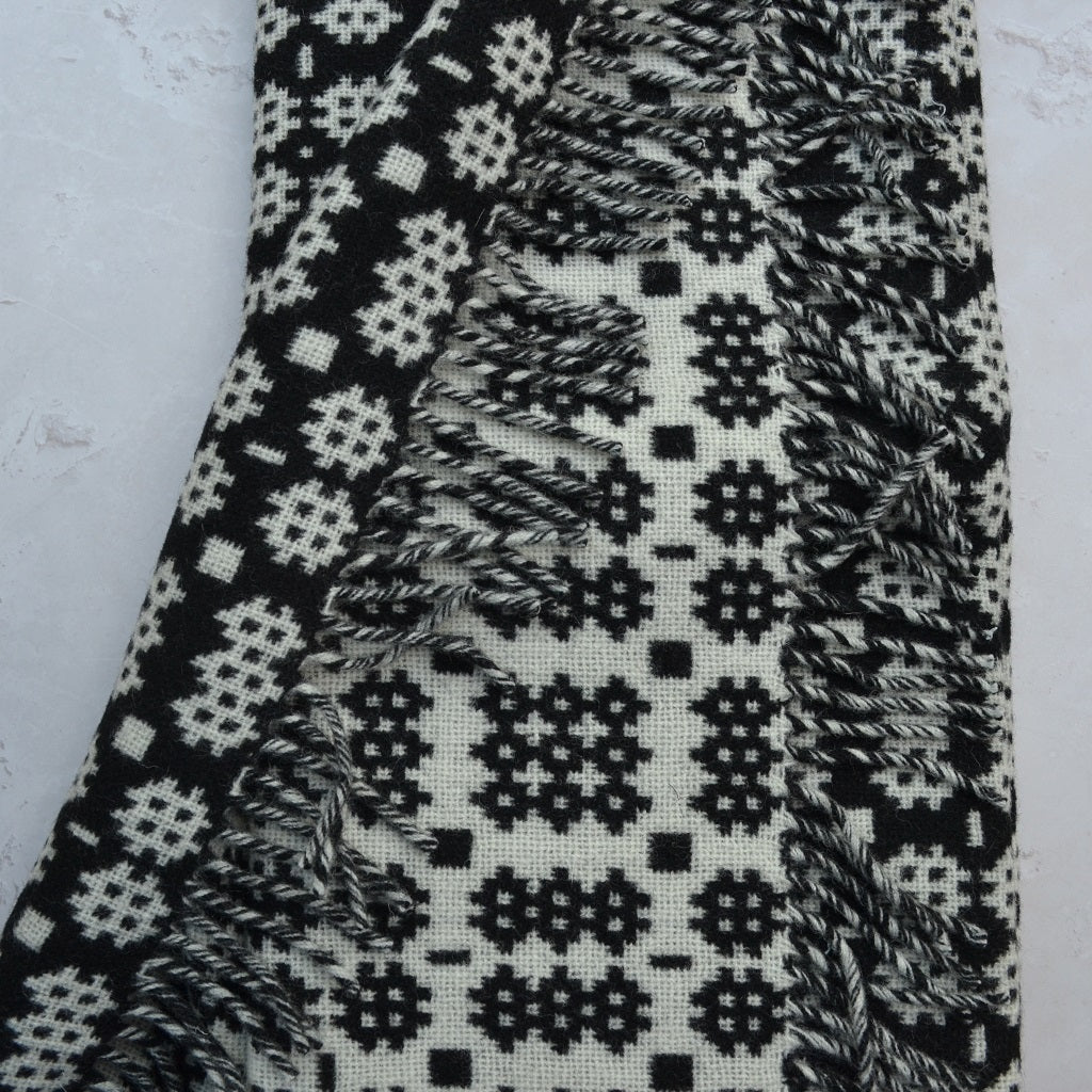 TirGlas Welsh blanket -  Aur Cymru. 100% Pure New British Wool: Experience unparalleled softness, warmth, and natural breathability