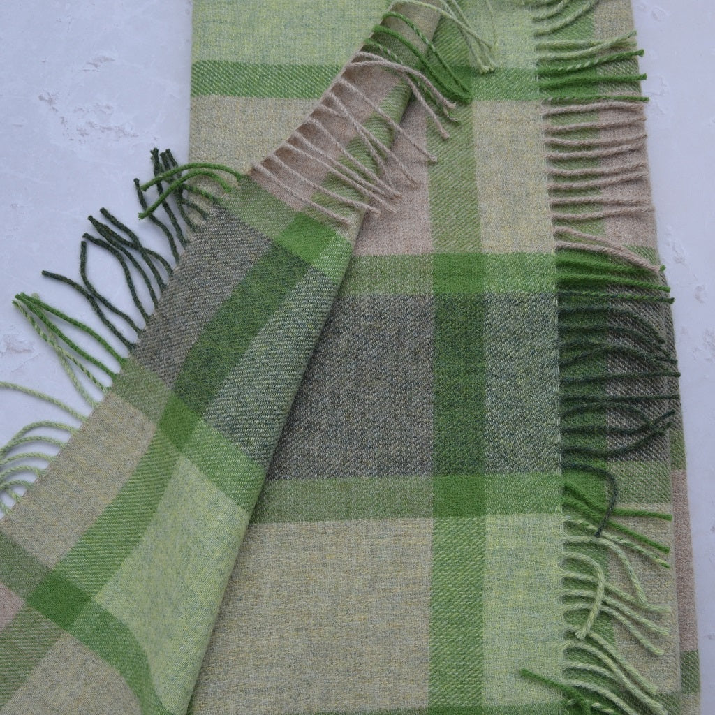 Colwyn Welsh blanket. 100% Pure New British Wool: Experience softness, warmth, and natural breathability.