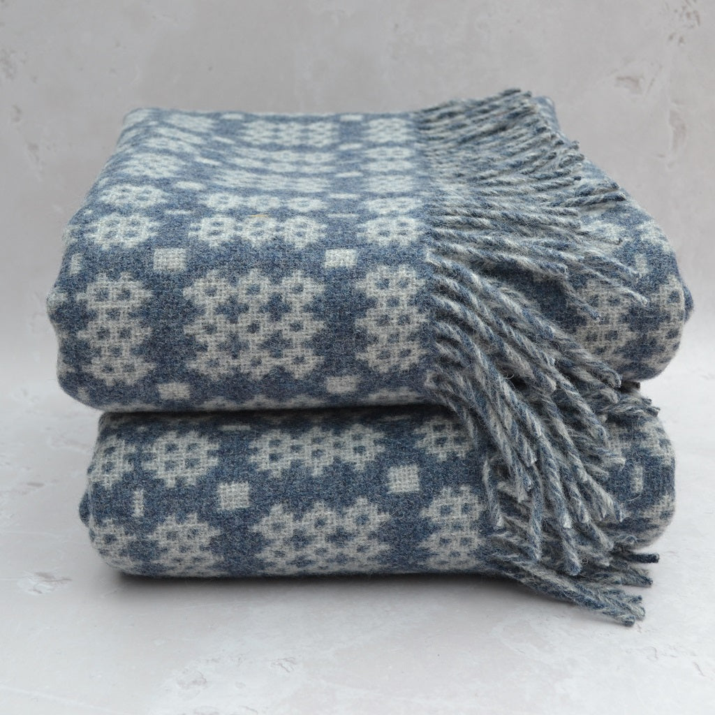 TirGlas Welsh blanket - Craig Goch. 100% Pure New British Wool: Experience softness, warmth, and natural breathability.