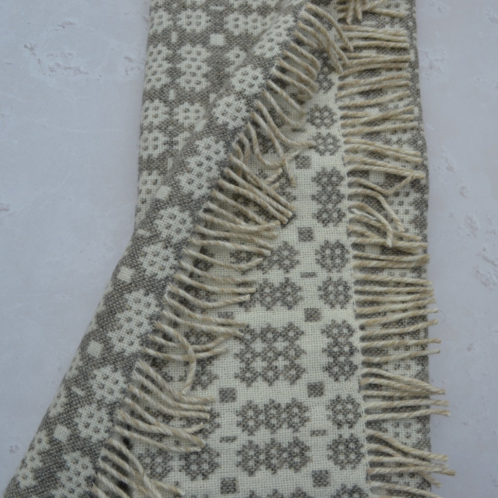 TirGlas Welsh blanket - Garreg Ddu. 100% Pure New British Wool: Experience softness, warmth, and natural breathability.