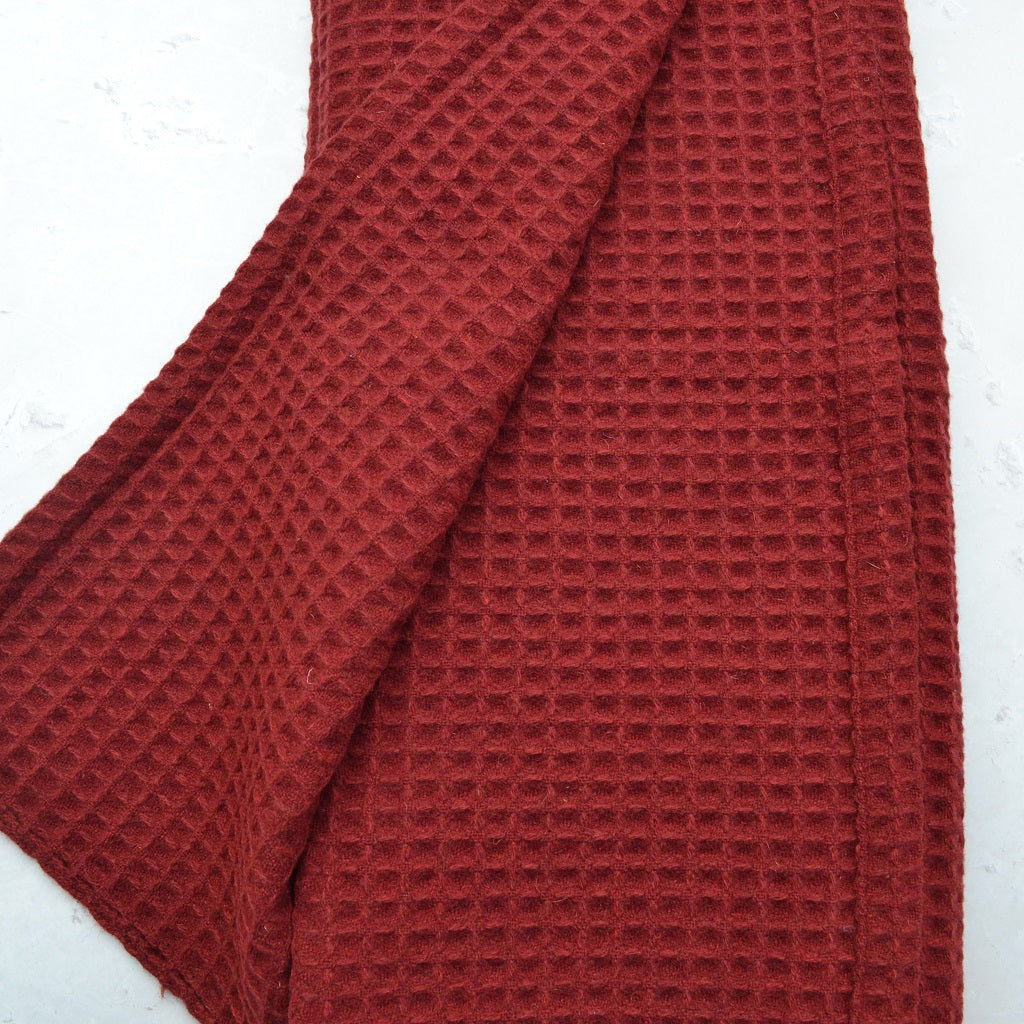 TirGlas Welsh blanket - Gelert. Waffle or honeycomb weave, waffle-textured wool blankets in Carmine Red colours 