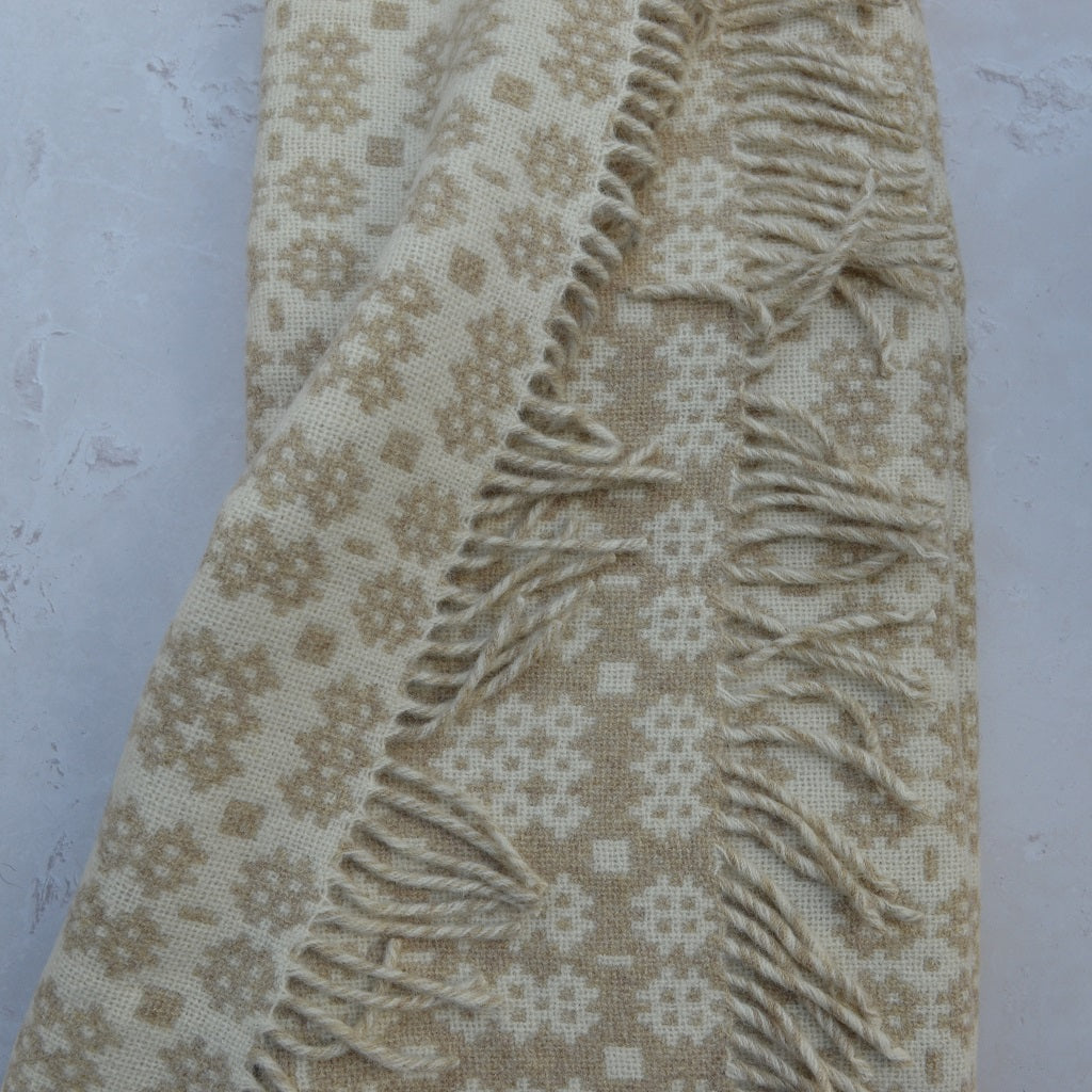 TirGlas Welsh blanket - Pentre Ifan. 100% Pure New British Wool: Experience softness, warmth, and natural breathability