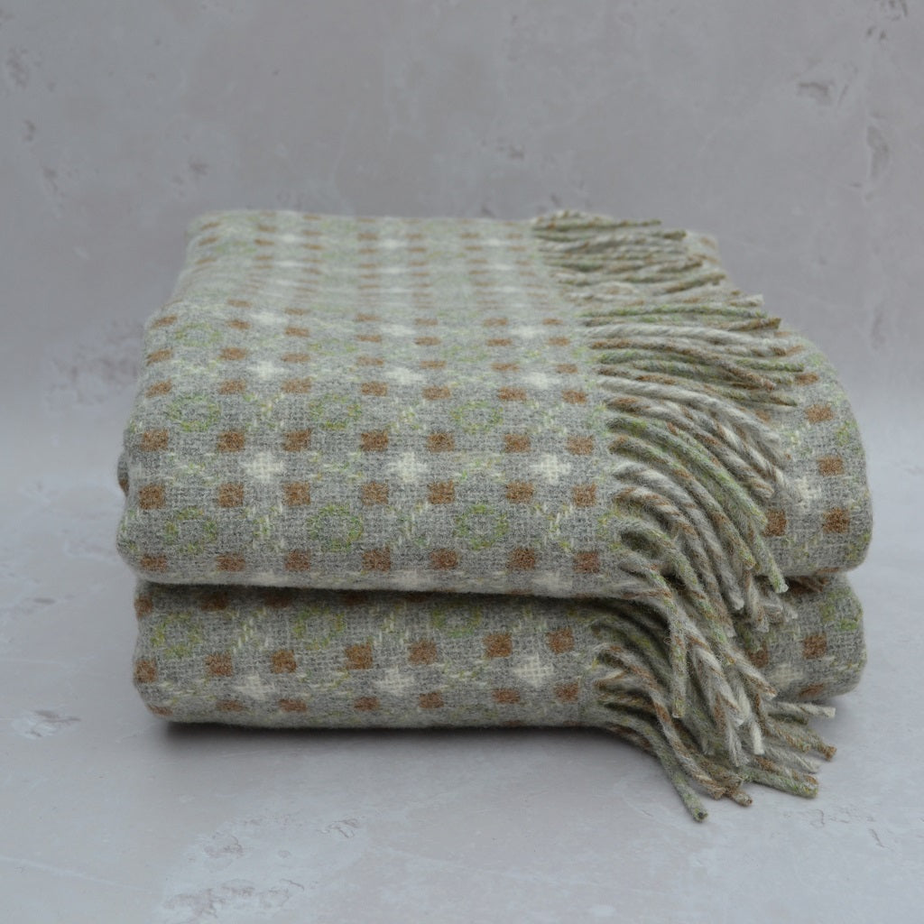 Pen Dinas Welsh blanket. 100% Pure New British Wool: Experience unparalleled softness, warmth, and natural breathability.