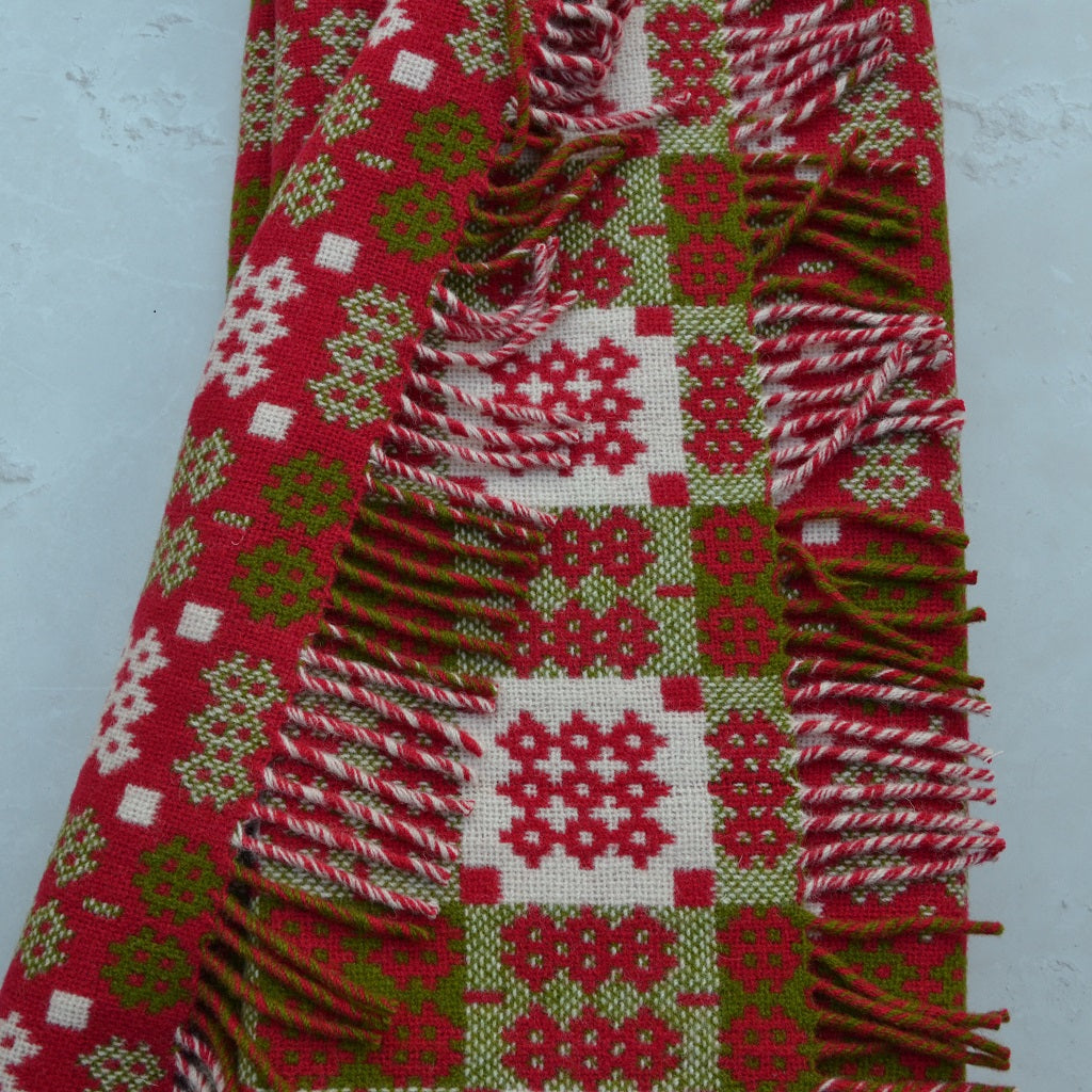 TirGlas Welsh blanket - Preseli. 100% Pure New British Wool: Experience softness, warmth, and natural breathability.