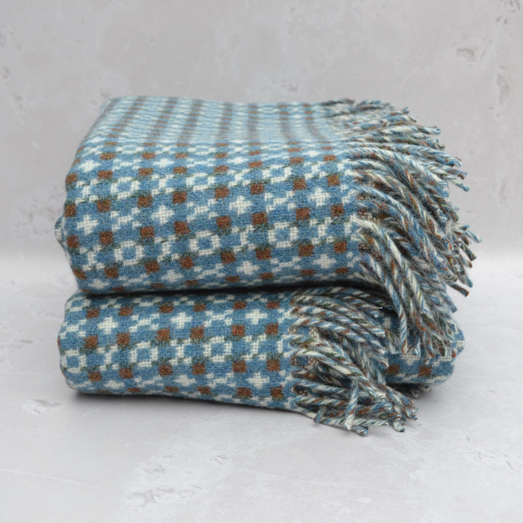 TirGlas Welsh blanket - Ramsey. 100% Pure New British Wool: Experience cosy softness, warmth, and natural breathability