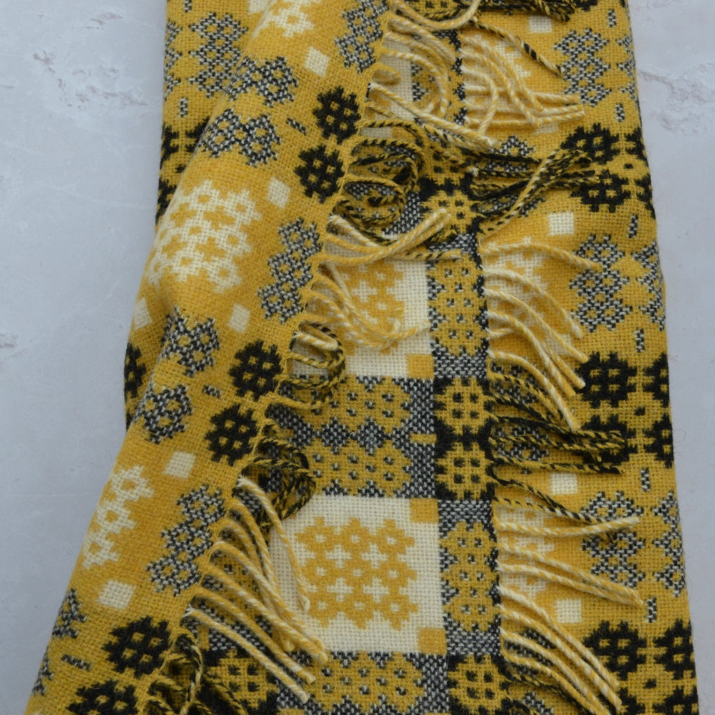 TirGlas Welsh blanket - Rhondda. 100% Pure New British Wool: Experience unparalleled softness, warmth, and natural breathability