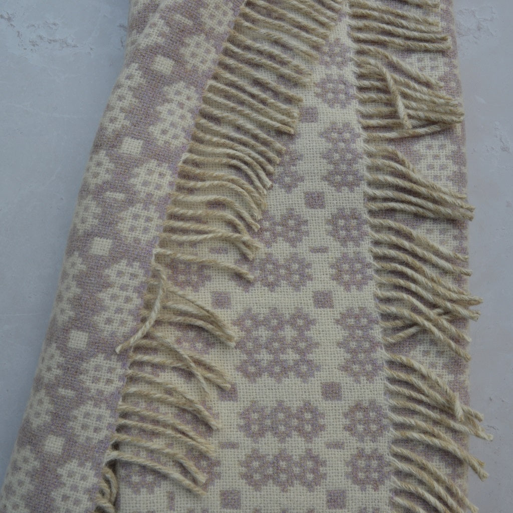 TirGlas Welsh blanket - Rhosili. 100% Pure New British Wool: Experience unparalleled softness, warmth, and natural breathability.