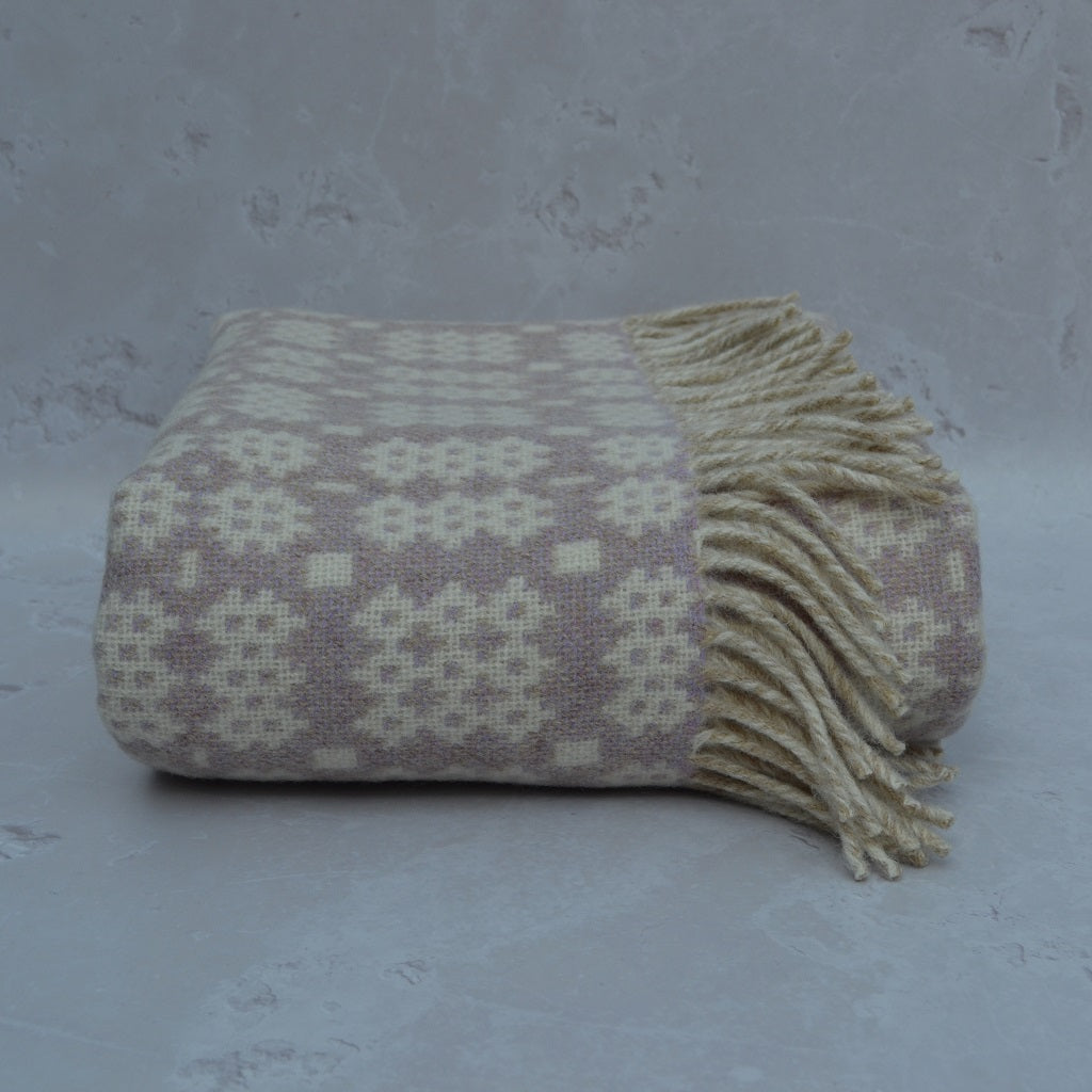 TirGlas Welsh blanket - Rhosili. 100% Pure New British Wool: Experience unparalleled softness, warmth, and natural breathability
