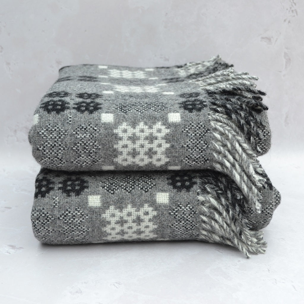 TirGlas Welsh blanket - Senedd. 100% Pure New British Wool: Experience unparalleled softness, warmth, and natural breathability