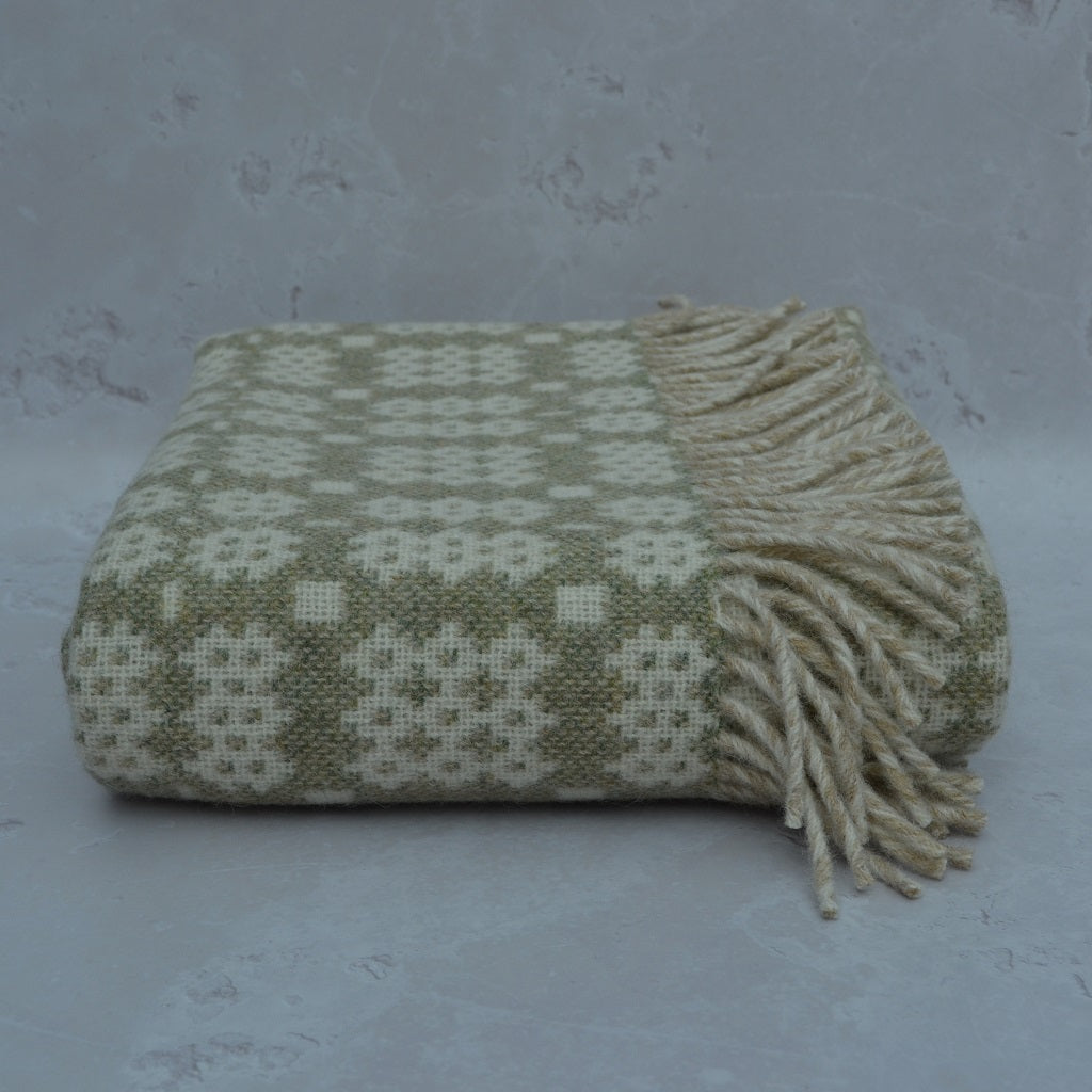 TirGlas Welsh blanket - St Donats. 100% Pure New British Wool: Experience unparalleled softness, warmth, and natural breathability.