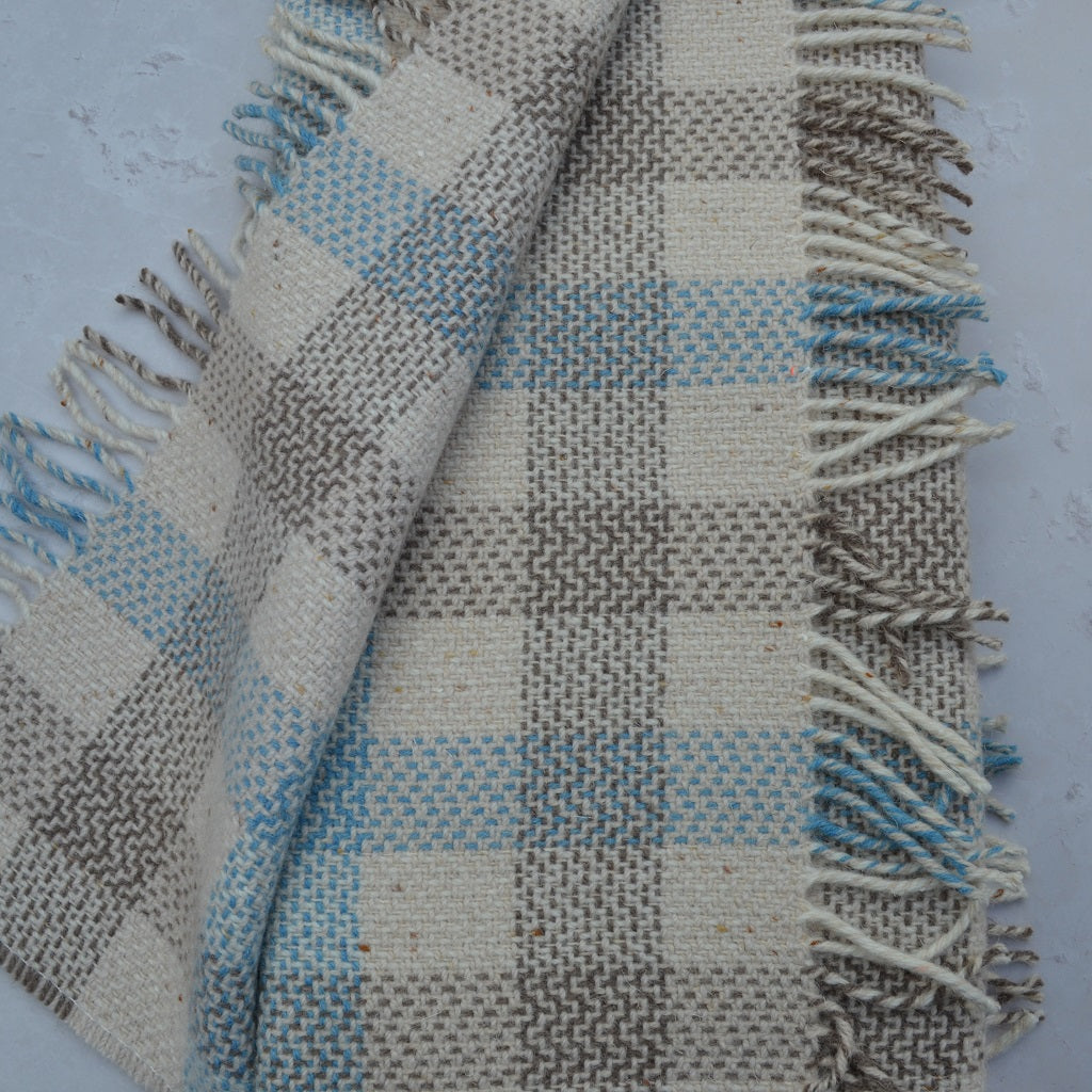 Tintern Welsh blanket. 100% Pure New British Wool: Experience softness, warmth, and natural breathability.
