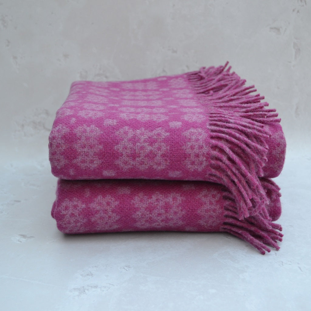 TirGlas Welsh Blanket, Ynys Môn. 100% Pure New British Wool: Experience softness, warmth, and natural breathability. This tapestry style blanket is the perfect blend of tradition, quality, and modern style for any room in your home.  Double cloth weaving produces full reversible blankets.