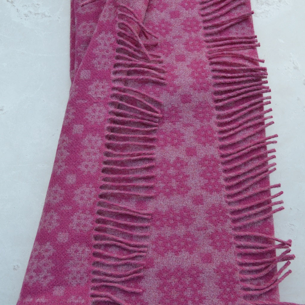 TirGlas Welsh Blanket, Ynys Môn. 100% Pure New British Wool: Experience softness, warmth, and natural breathability