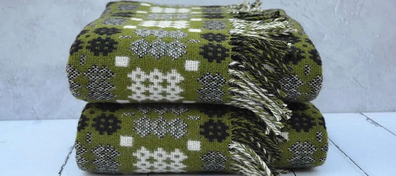 Welsh blankets, Cwm Elan, green Caernarfon portcullis patterned blanket 