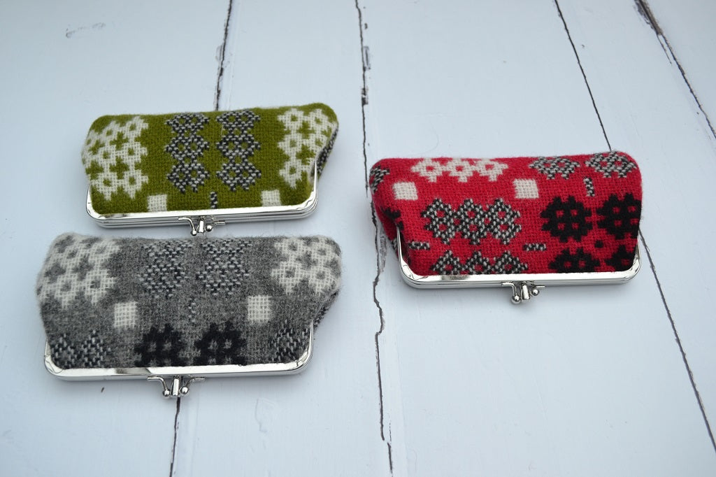 Tapestry Purse - Medium Traditional